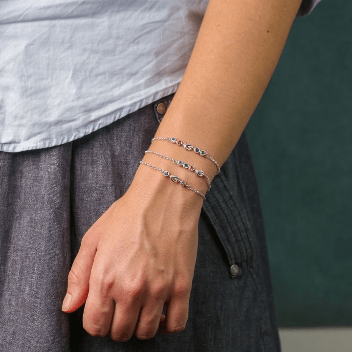 Pulsera de corazón personalizada de 2 a 5 piedras natales de Olivenorma 