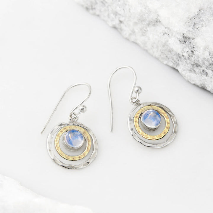 Pendientes con corte circular y piedras preciosas