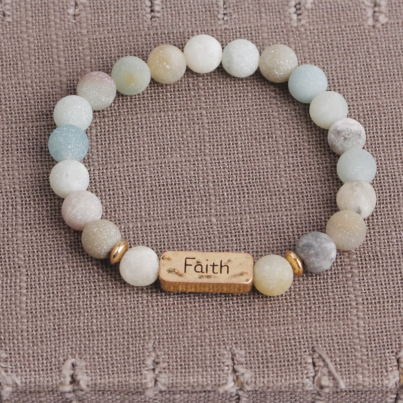 Pulsera con grabado de fe activa con piedras preciosas naturales de Olivenorma