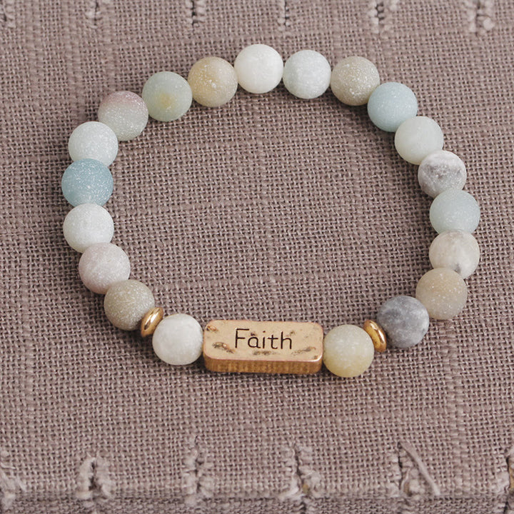 Pulsera con grabado de fe activa con piedras preciosas naturales de Olivenorma