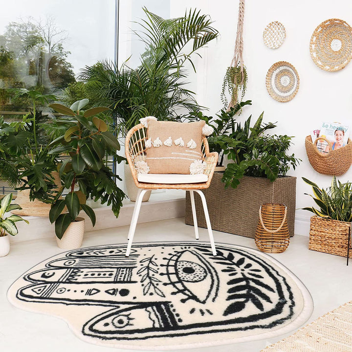 Alfombra suave con símbolo de Hamsa en color blanco de Olivenorma