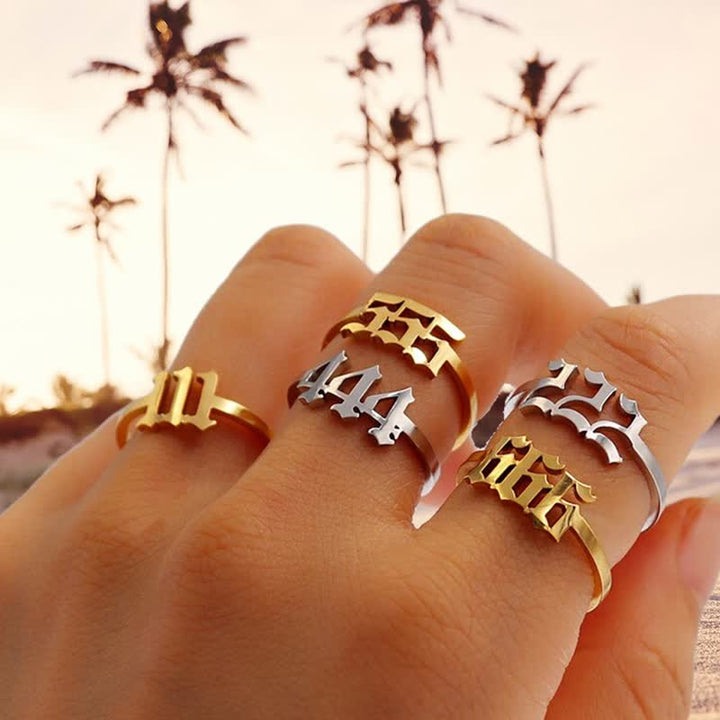 Anillo de la suerte minimalista con número angelical