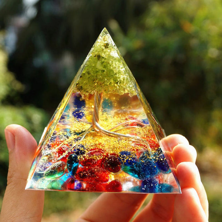 Pirámide de orgón del árbol de la vida de fluorita y peridoto de Olivenorma