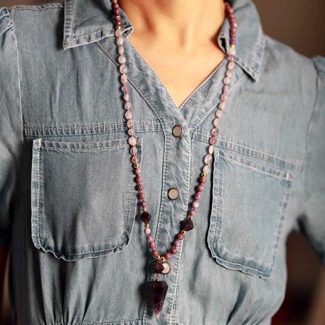 Collar de mala con cuentas de jade morado y amatista natural de Olivenorma