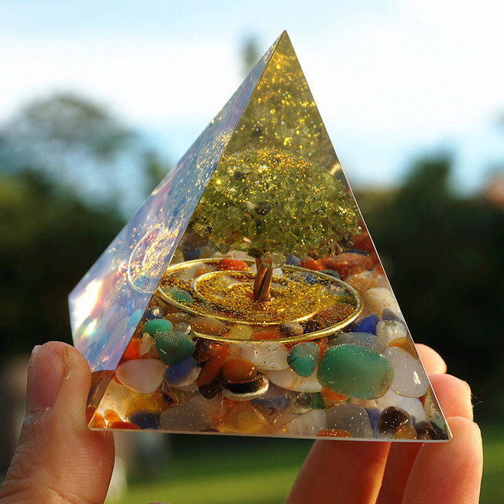 Pirámide orgónica del árbol de la vida de fluorita de Olivenorma con peridoto