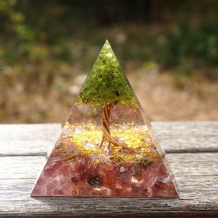 Pirámide de orgón de cuarzo fresa y peridoto con forma de árbol de la vida de Olivenorma