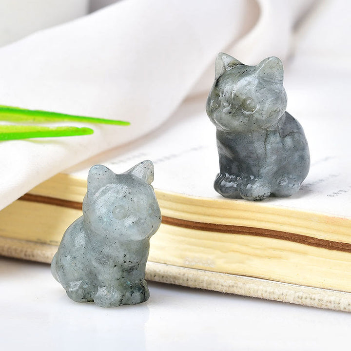 Artesanías con talladas de piedras preciosas y gatitos de cristal de Olivenorma.