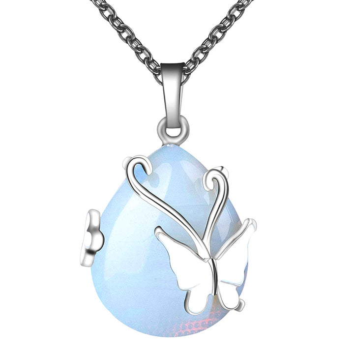 Collar de piedras preciosas con alas de mariposa de cristal.