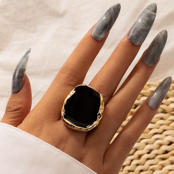 Anillo ajustable con pegamento de resina con borde dorado irregular exagerado de Olivenorma 