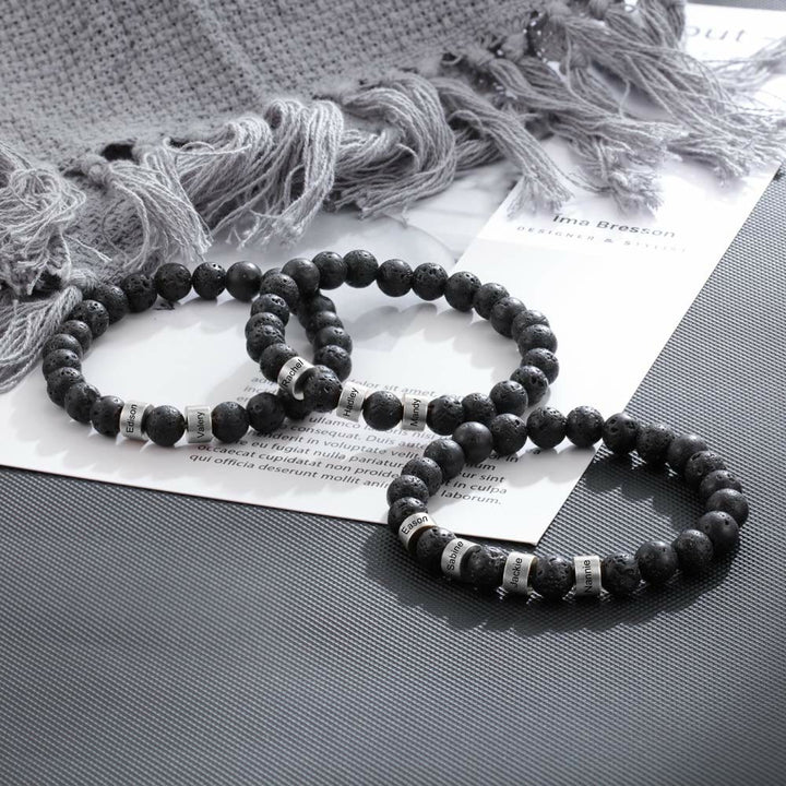 Pulsera de hombre personalizada con cuentas grabadas en piedra natural de Olivenorma