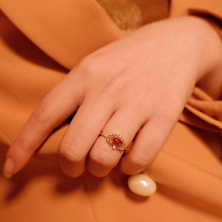 Anillo de granate natural y rosa nocturna de Olivenorma