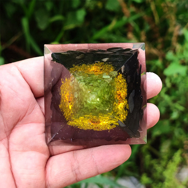 Pirámide de orgón del árbol de la vida de obsidiana de Olivenorma con peridoto