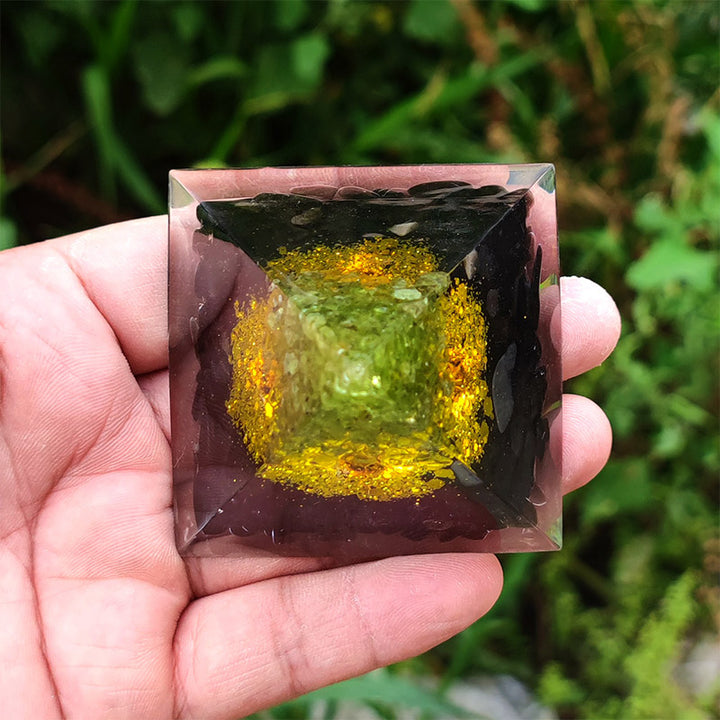 Pirámide de orgón del árbol de la vida de obsidiana de Olivenorma con peridoto
