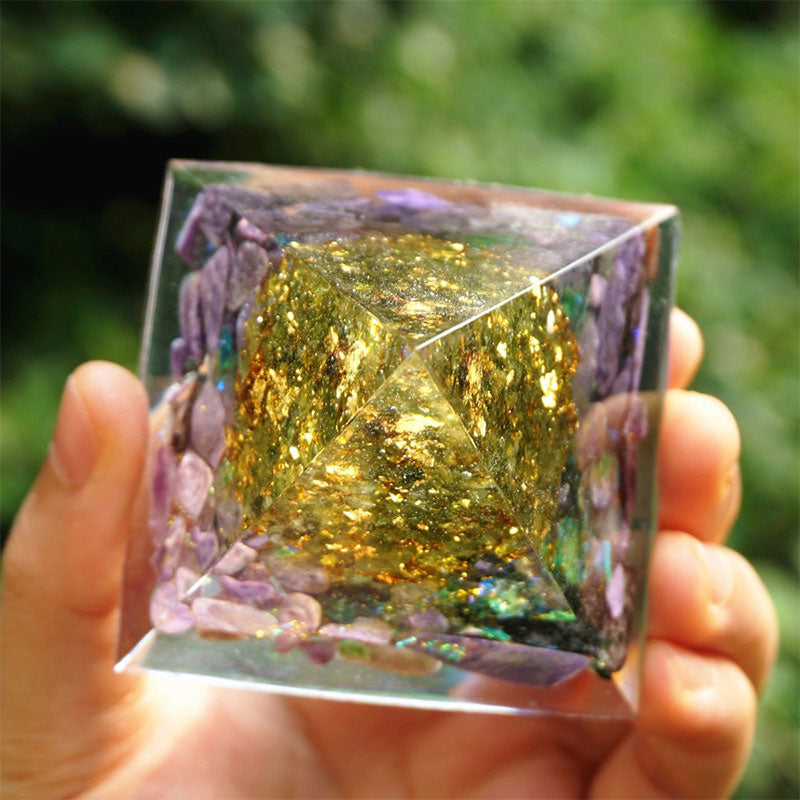 Pirámide de orgón de charoita y peridoto del árbol de la vida de Olivenorma 