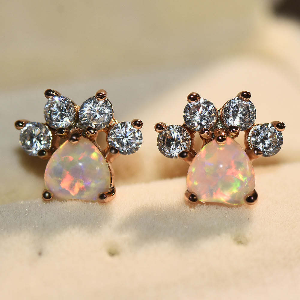 Pendientes de pata de gatito con circonita blanca y ópalo kawaii de Olivenorma