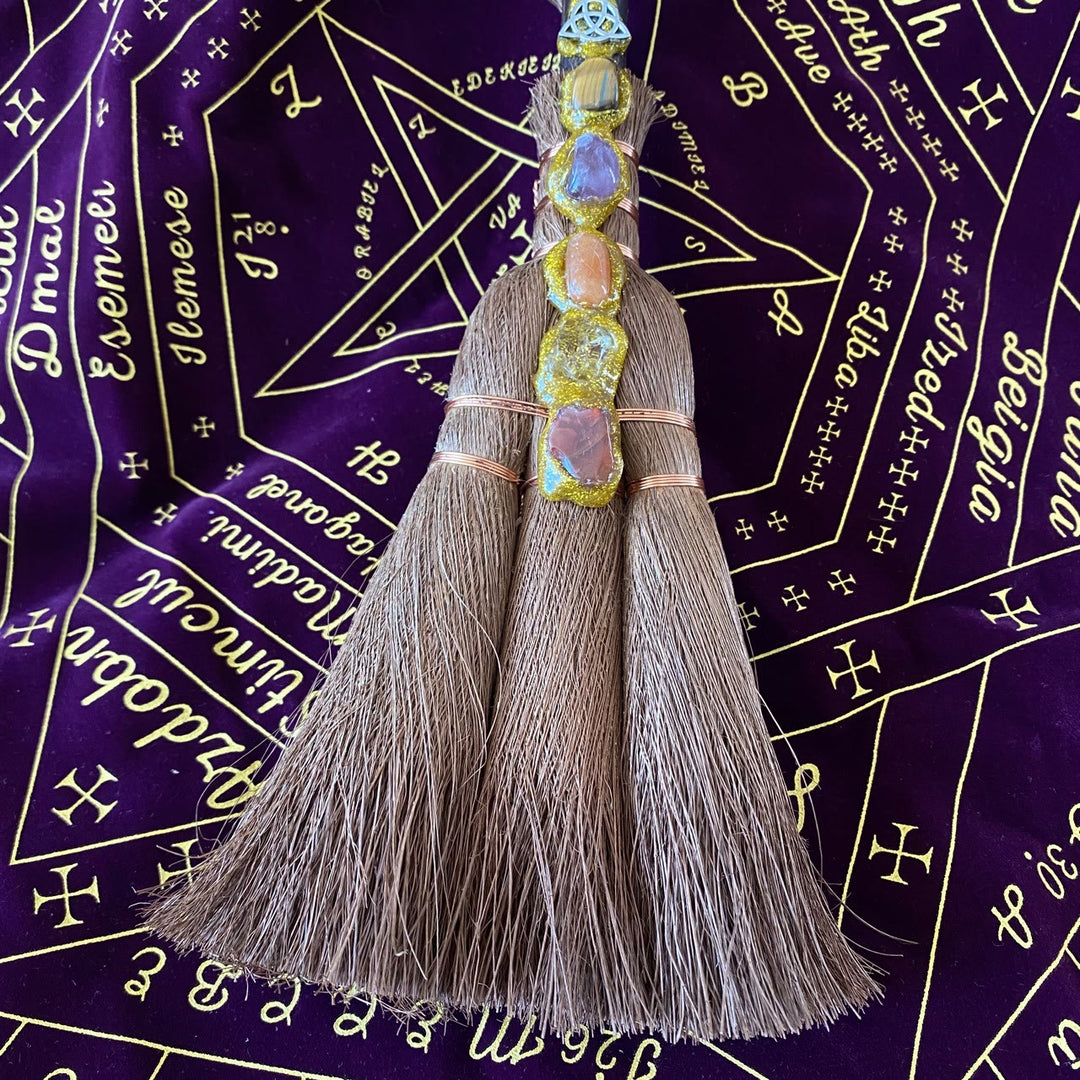 Adorno de escoba de Wicca con accesorios de expulsión de magia de cristal natural de Olivenorma