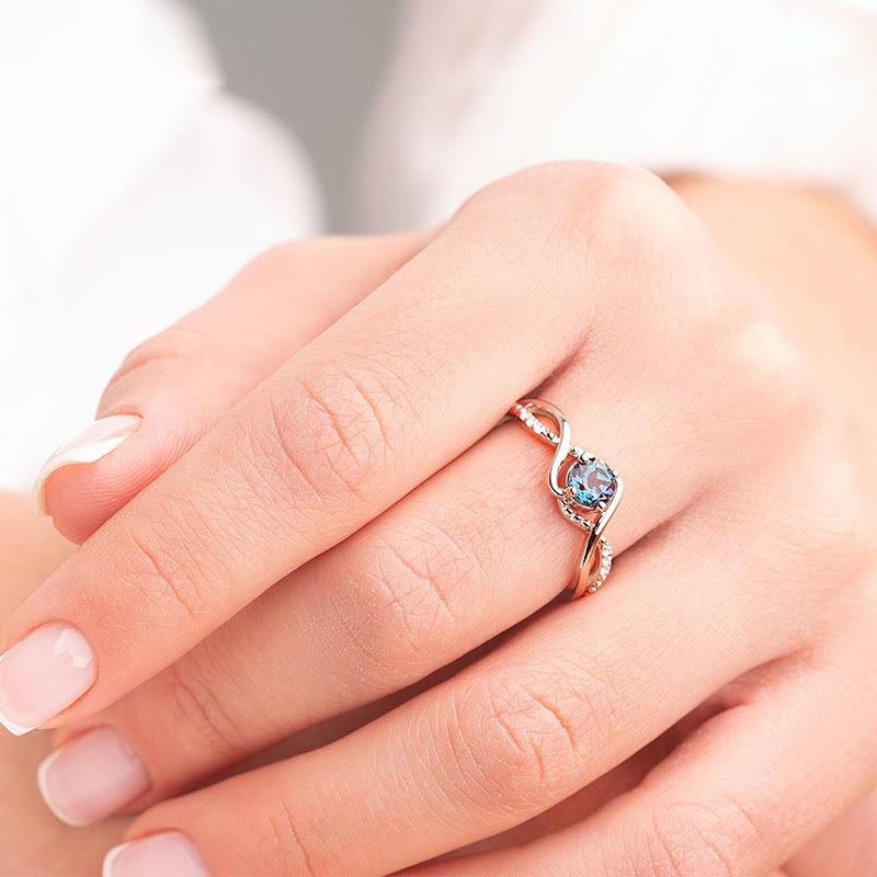 Anillo de compromiso de alejandrita azul en forma de onda de Olivenorma
