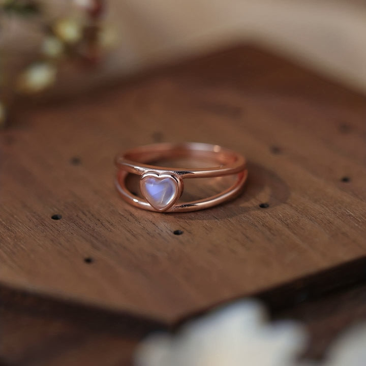 Anillo de plata 925 con forma de corazón y piedra lunar natural de Olivenorma 