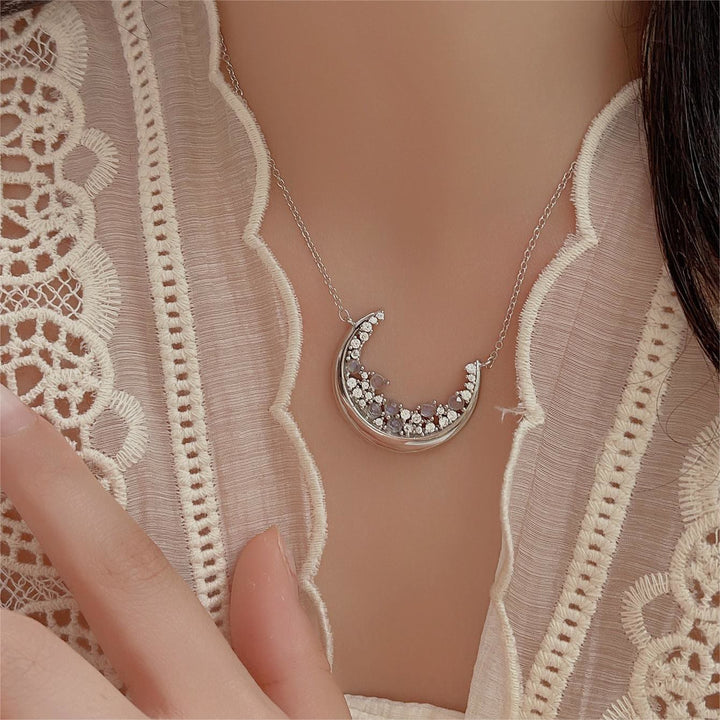 Collar con colgante de piedra lunar natural en forma de media luna de Olivenorma S925