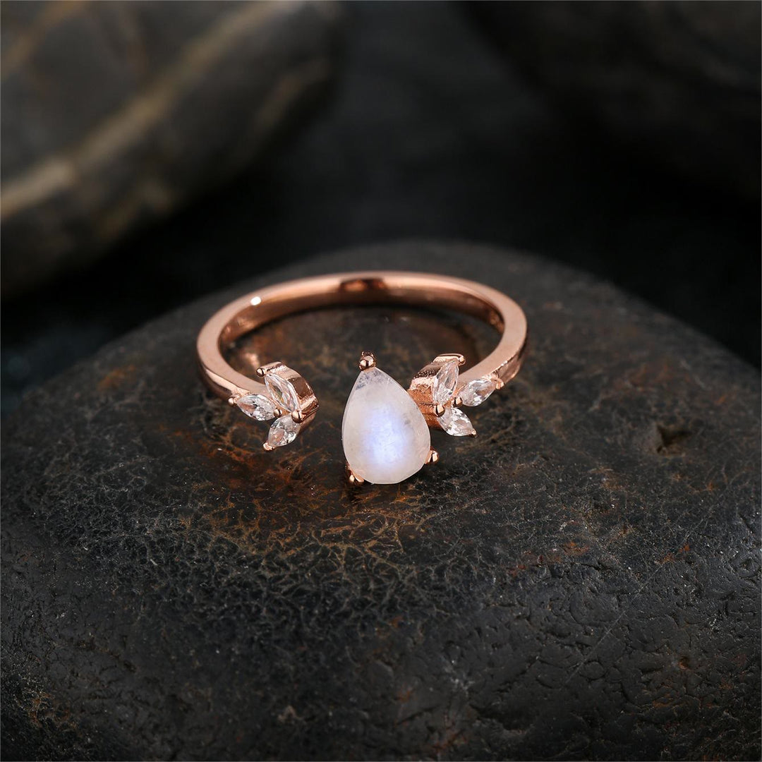 Anillo ajustable con hoja de circón blanco y piedra lunar facetada de Olivenorma