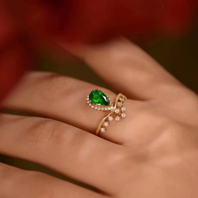 Anillo delicado con circonitas y esmeralda de Olivenorma