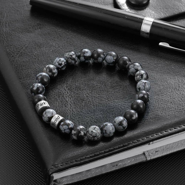 Pulsera de hombre personalizada con cuentas grabadas en piedra natural de Olivenorma