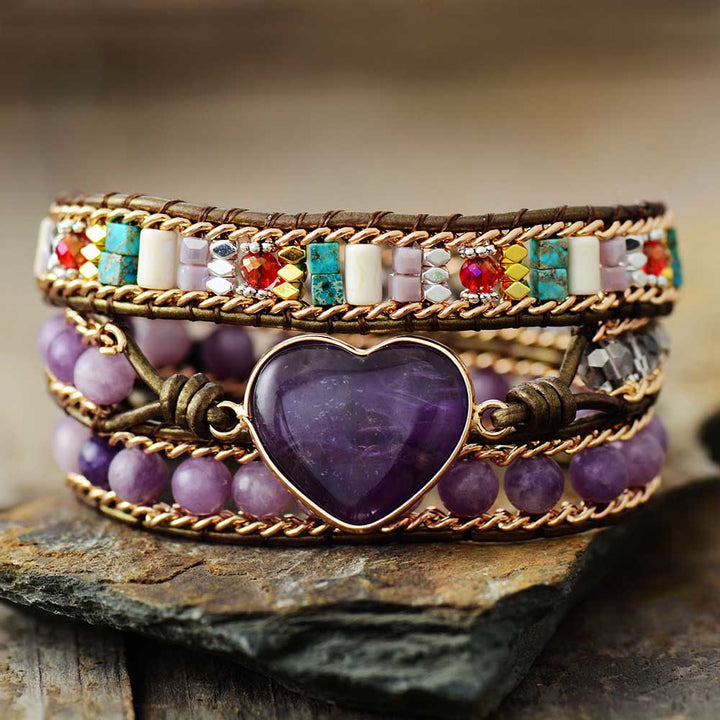 Pulsera envolvente con dijes de corazón de amatista de Olivenorma 