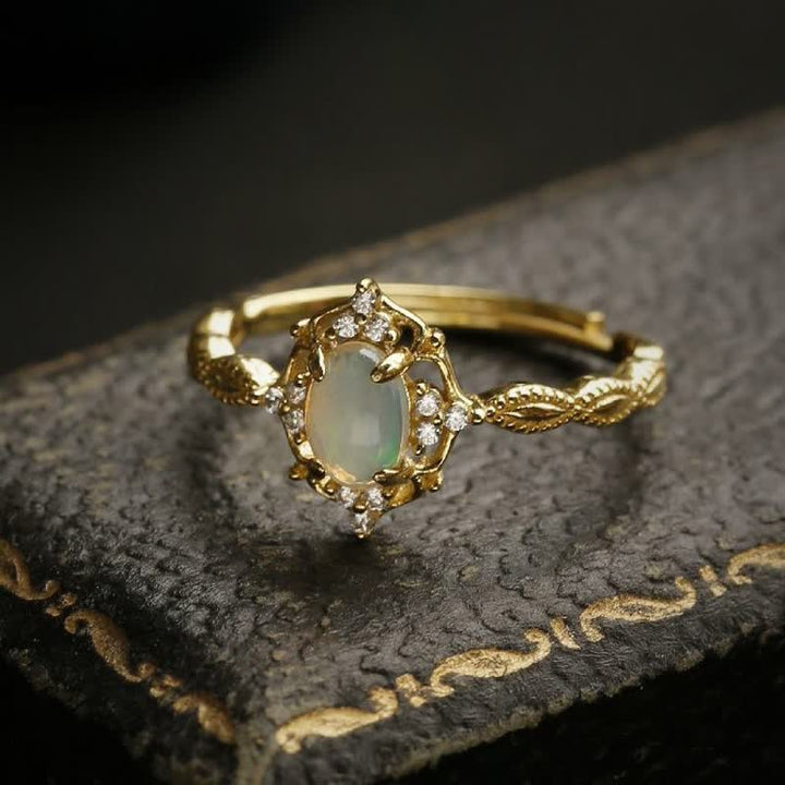 Anillo ajustable de lujo con ópalo ligero de Olivenorma