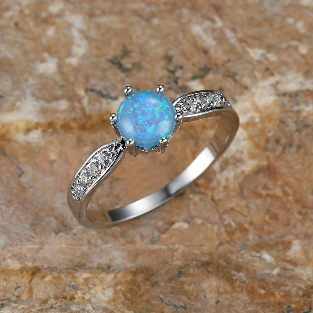 Anillo de banda con borde de ópalo redondo y seis garras de Olivenorma