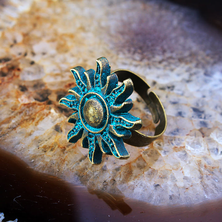 Anillo de bronce exótico gótico con sol verde oscuro de Olivenorma 