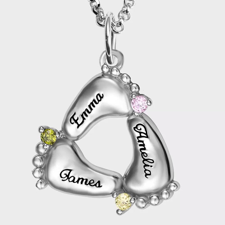 Collar con piedras de nacimiento de pies de bebé grabados y personalizados de Olivenorma