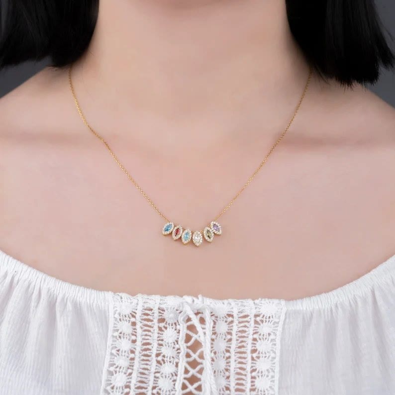 Collar con piedras natales en forma de lágrima del 1 al 8 de Tears Of Joy de Olivenorma