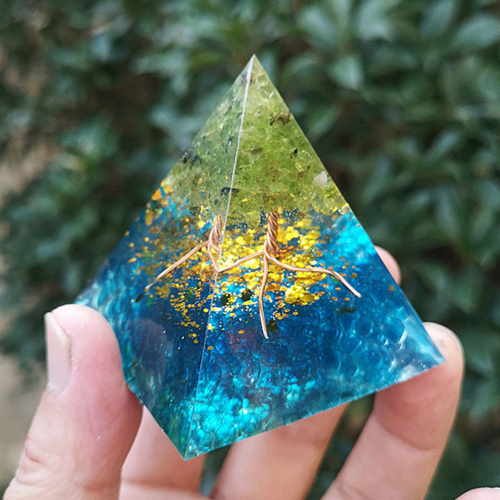 Pirámide orgónica del árbol de la vida de peridoto y aguamarina de Olivenorma