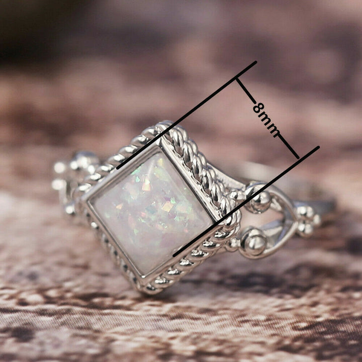 Anillo de ópalo de fuego de talla ovalada de Olivenorma