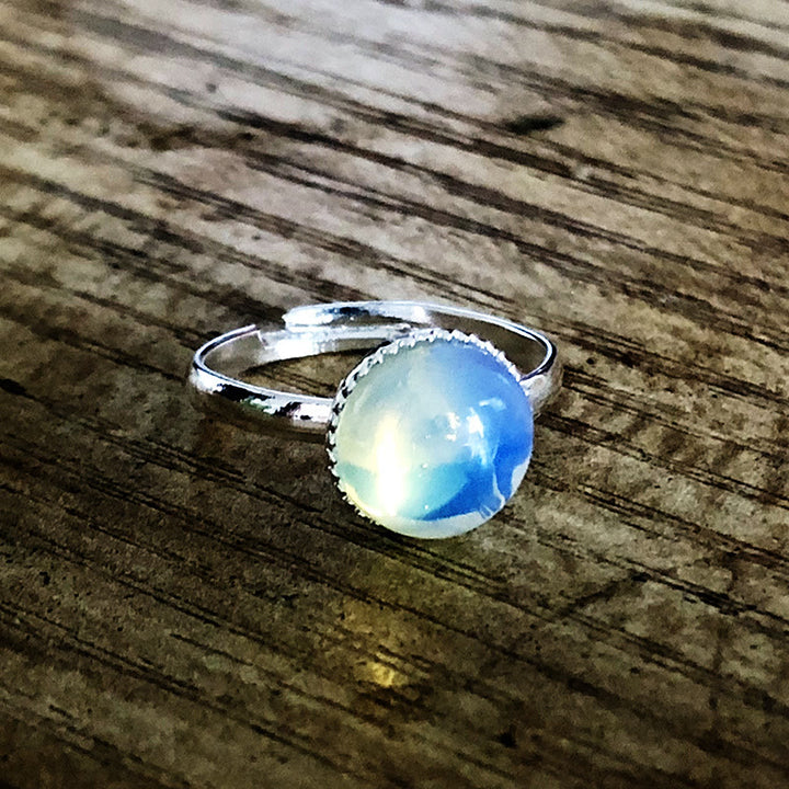 Anillo ajustable de medio círculo sencillo con piedra lunar y ópalo de Olivenorma