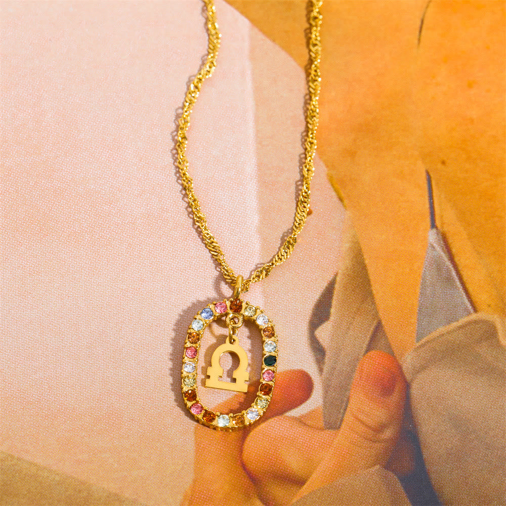 Collar con constelación del zodiaco ovalada calada con circonitas de Olivenorma 
