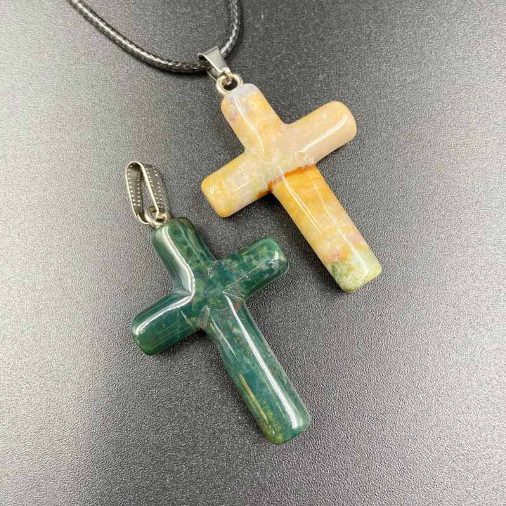Colgante curativo con cruz de cristal natural de Olivenorma