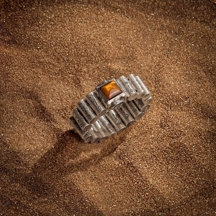 Anillo con mantra de ojo de tigre de Olivenorma
