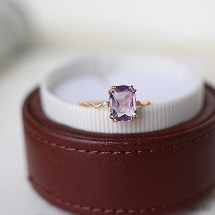 Anillo con diseño de onda de cubo de azúcar y amatista de Olivenorma 