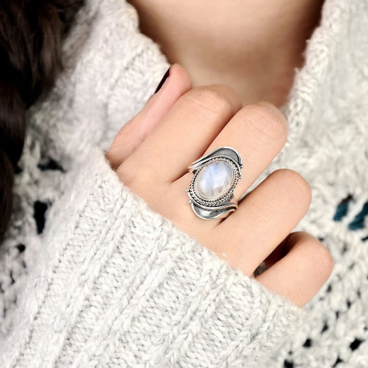 Anillo de piedra lunar retro "Fuente de intuición" de Olivenorma