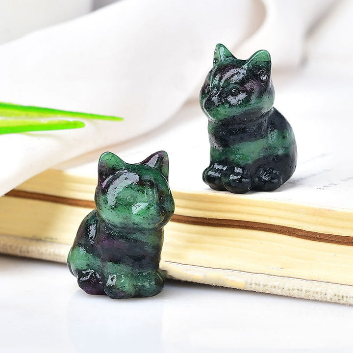 Artesanías con talladas de piedras preciosas y gatitos de cristal de Olivenorma.
