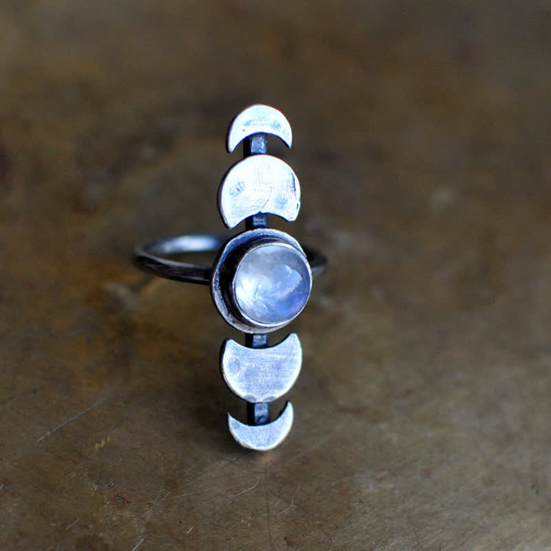 Anillo de energía femenina con piedra lunar creciente Olivenorma