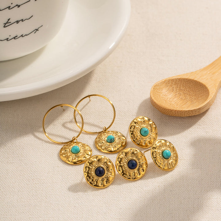 Pendientes de acero y titanio dorados con turquesa y sodalita de Olivenorma