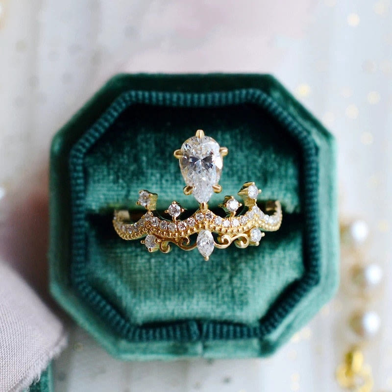 Anillo de compromiso de lujo con corona de circonitas de Olivenorma 