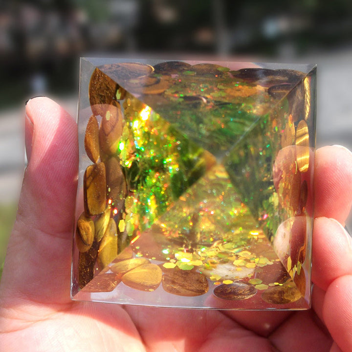 Pirámide orgónica curativa del árbol de la vida con ojo de tigre y peridoto de Olivenorma