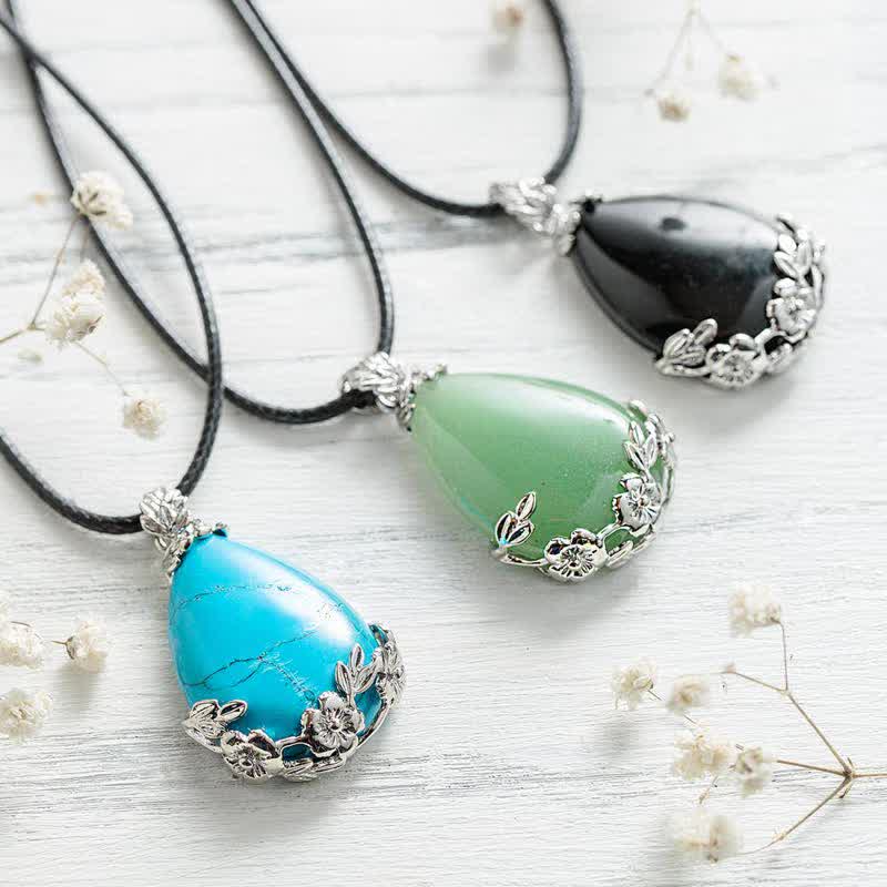 Collar de ciruela con gota de agua y piedra natural
