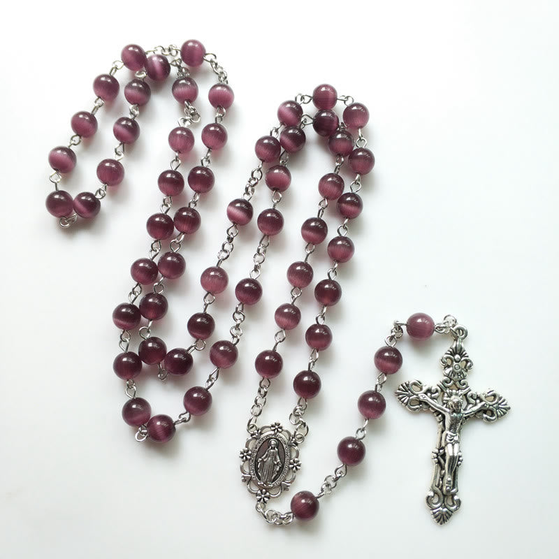 Collar rosario con cruz de plata y piedra de ojo de gato morada de Olivenorma