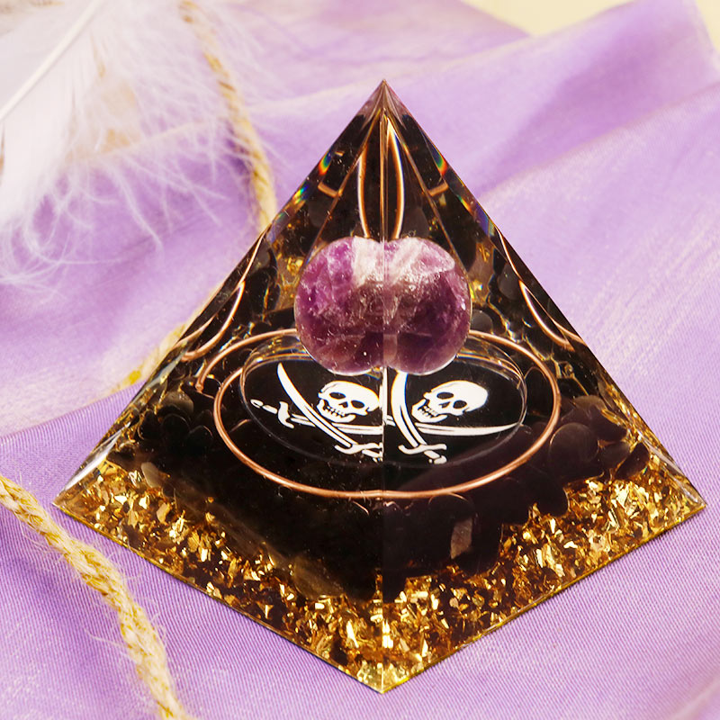 Pirámide de orgón con símbolo de calavera de amatista y obsidiana de Olivenorma