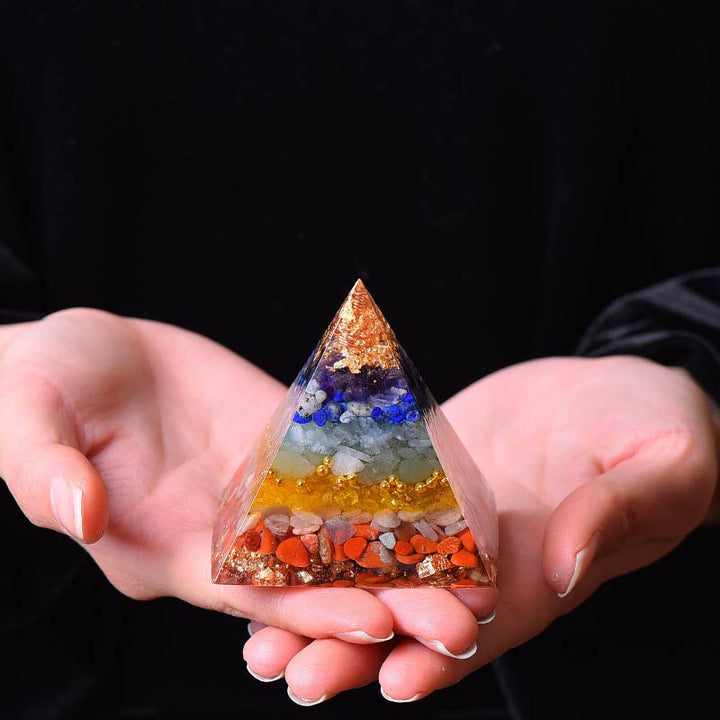 Pirámide orgónica de equilibrio de chakras naturales de Olivenorma 