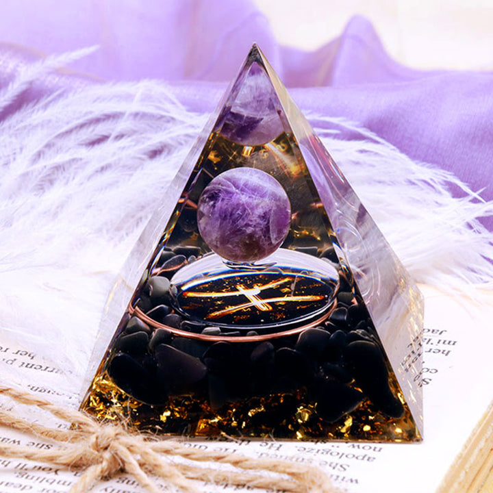 Pirámide de orgón del zodiaco Piscis con esfera de amatista y obsidiana de Olivenorma 